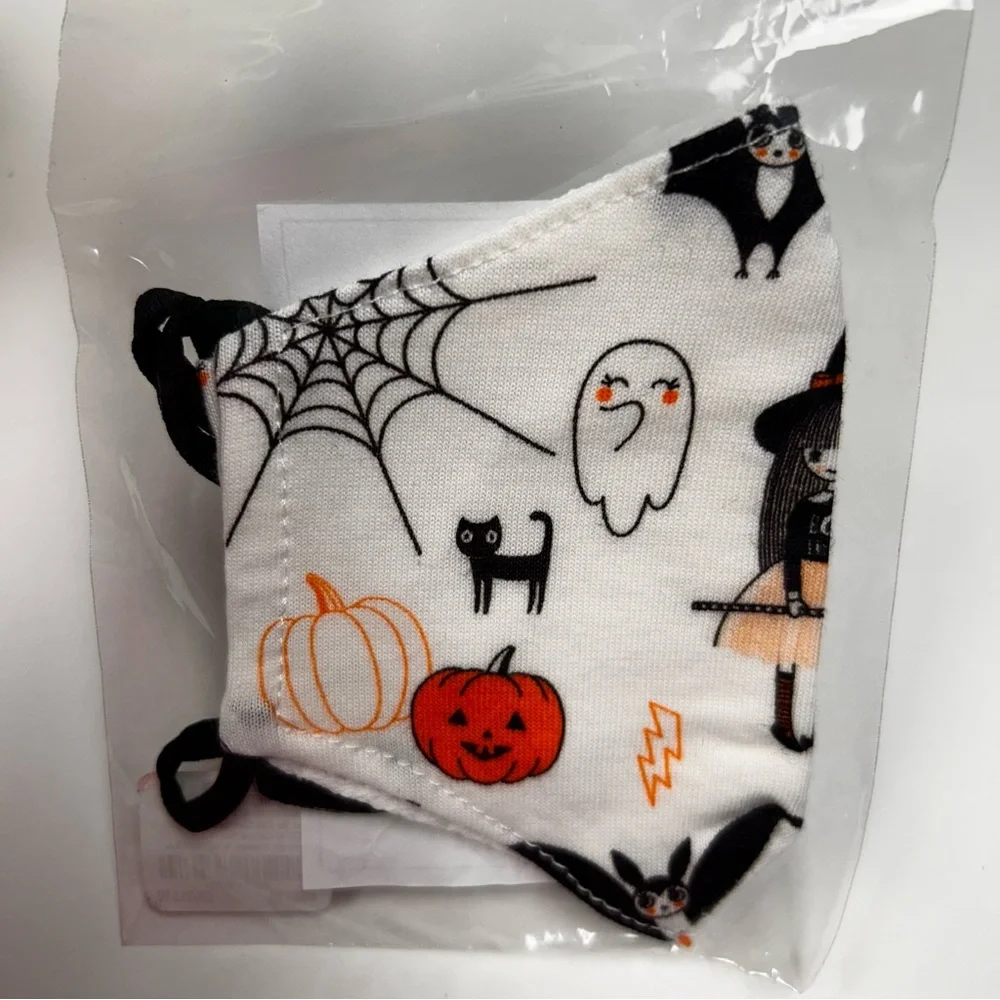 Claire’s Child Halloween Cloth Face Mask Medium/Large Ages 6-12 yrs